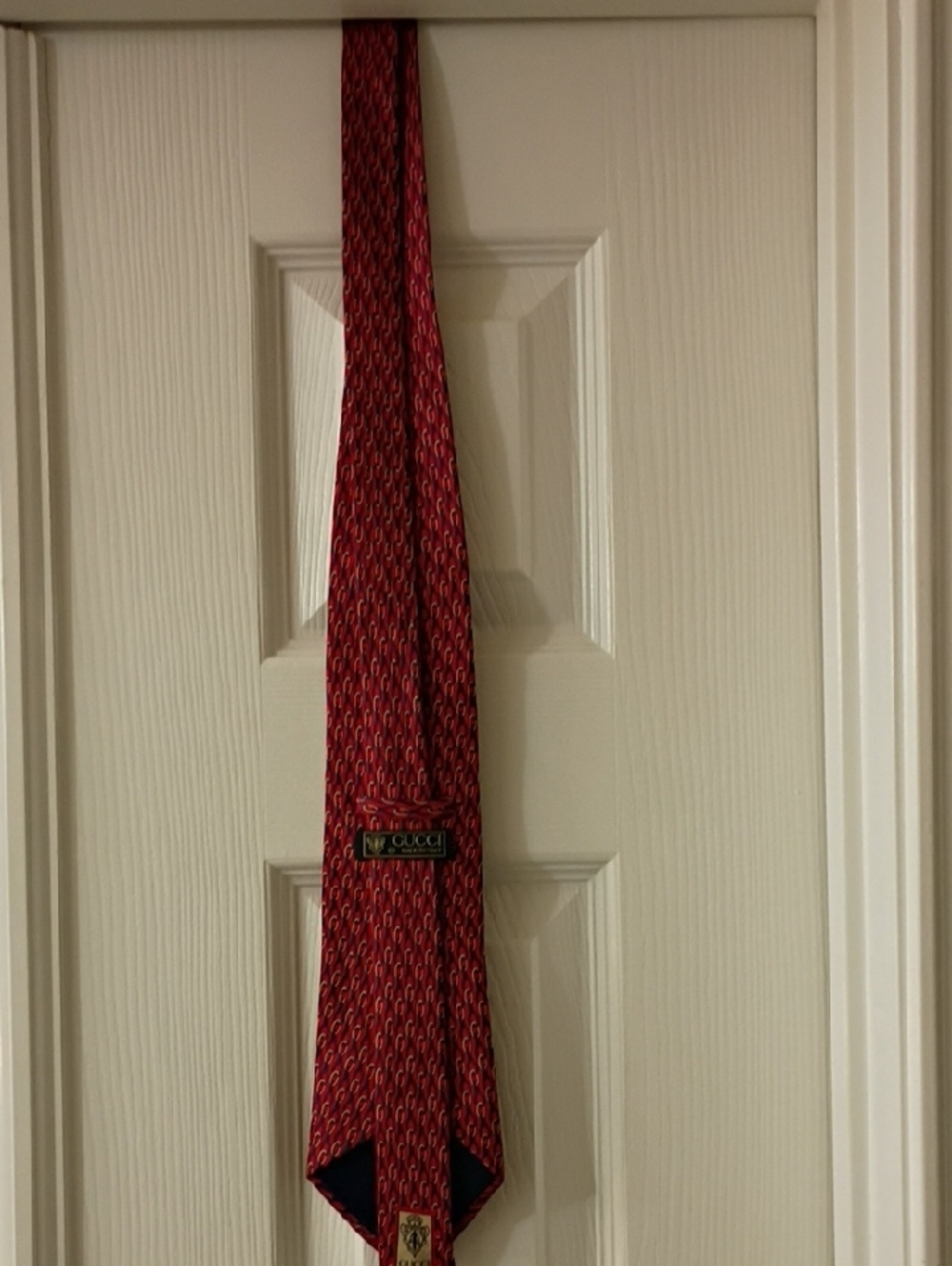 Gucci Red Tie with Blue Oval Motif - Picture 12 of 12